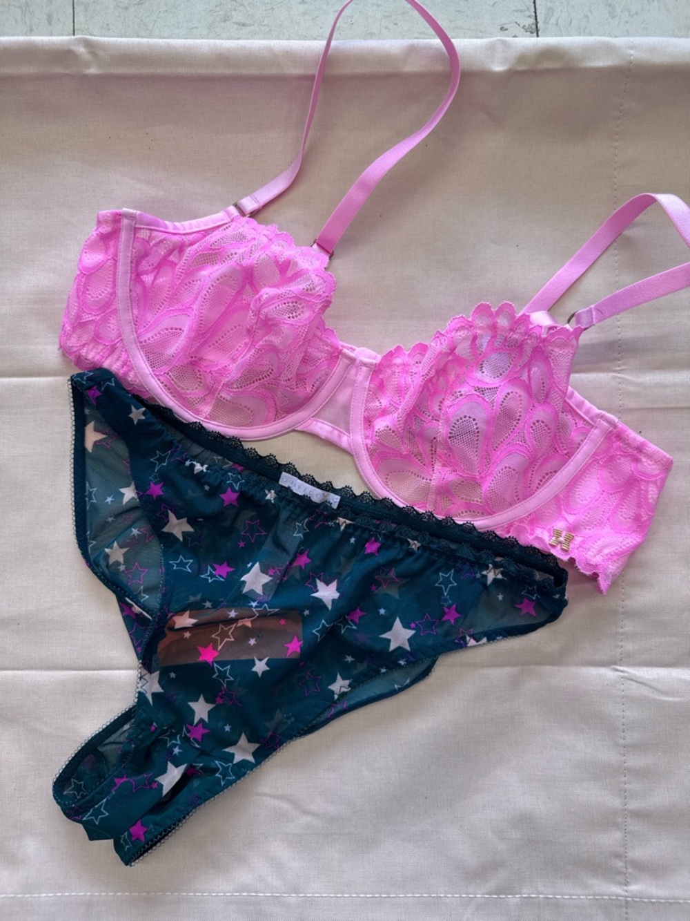 Savage X Fenty Bright Pink Lace Underwire Bra with Black Star-Print Sheer Panty